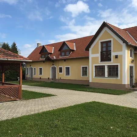 Apartman * Szentantalfa